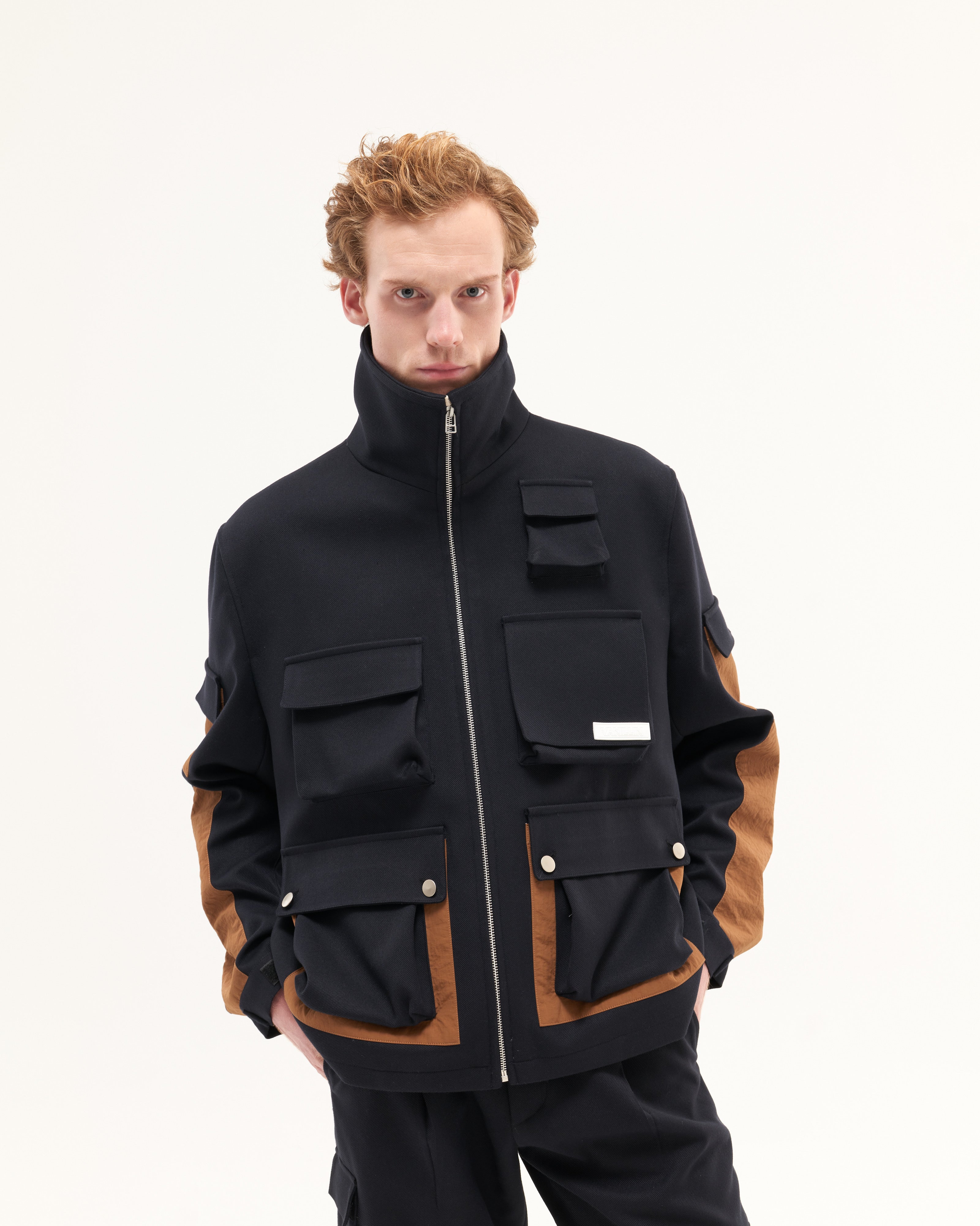 AW22-CLS-37