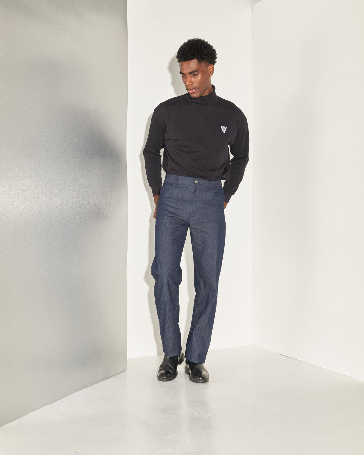 AW23-33