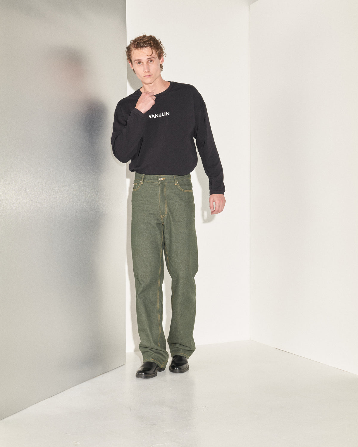 AW23-32