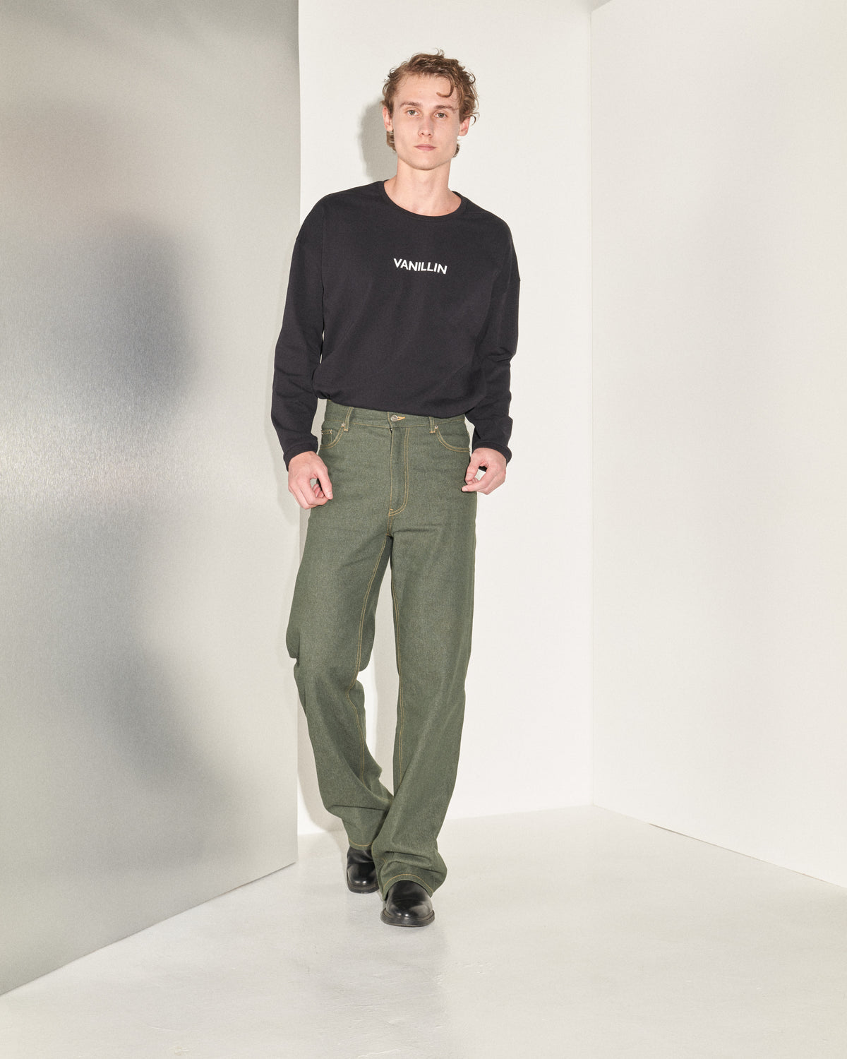 AW23-32